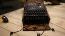 A World War II German Enigma cipher machine is on display at the 'Top Secret' Spy Museum in Oberhausen, July 10, 2013. The museum presents various objects, devices and gadgets used for spying or related to espionage. REUTERS/Ina Fassbender (GERMANY - Tags: SOCIETY ENTERTAINMENT) Published: Čec. 10, 2013, 3:20 odp.