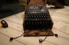 Potápěči našli v Baltském moři podivný "psací stroj". Byla to šifrovací Enigma