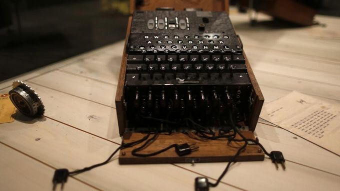 Přístroj Enigma v muzeu v Oberhausenu.