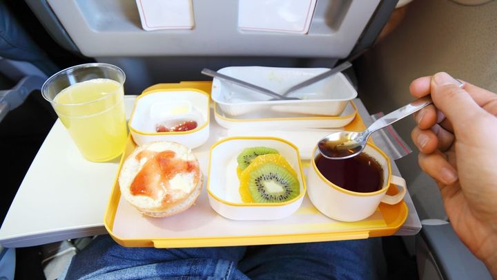 Je libo hrneček nebo vozíček? British Airways prodávají vybavení z vyřazených letadel