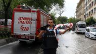 Mezi mrtvými je sedm policistů, další čtyři oběti jsou civilisté.