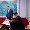 Historické setkání Kim Čong-una a Mun Če-ina ve vesnici Pchanmundžom