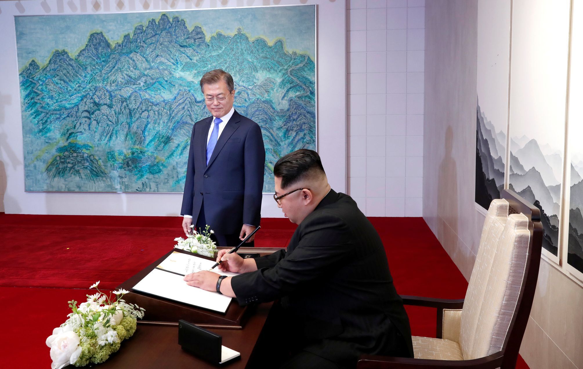 Historické setkání Kim Čong-una a Mun Če-ina ve vesnici Pchanmundžom