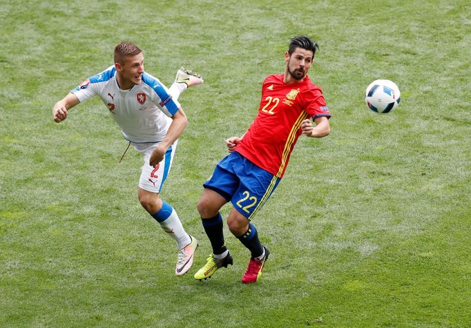 Euro 2016, Česko-Španělsko: Pavel Kadeřábek - Nolito