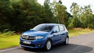 Dacia Sandero – od 174 900 Kč – Logan je sice o něco levnější, ale na praktičnost hatchbacku přece jen nemá. Sandero může být v základní výbavě opravdové holátko. Proto ale dokáže lákat na bezkonkurenčně nejnižší cenu. Výkon 54 kW není z výběru nejnižší.