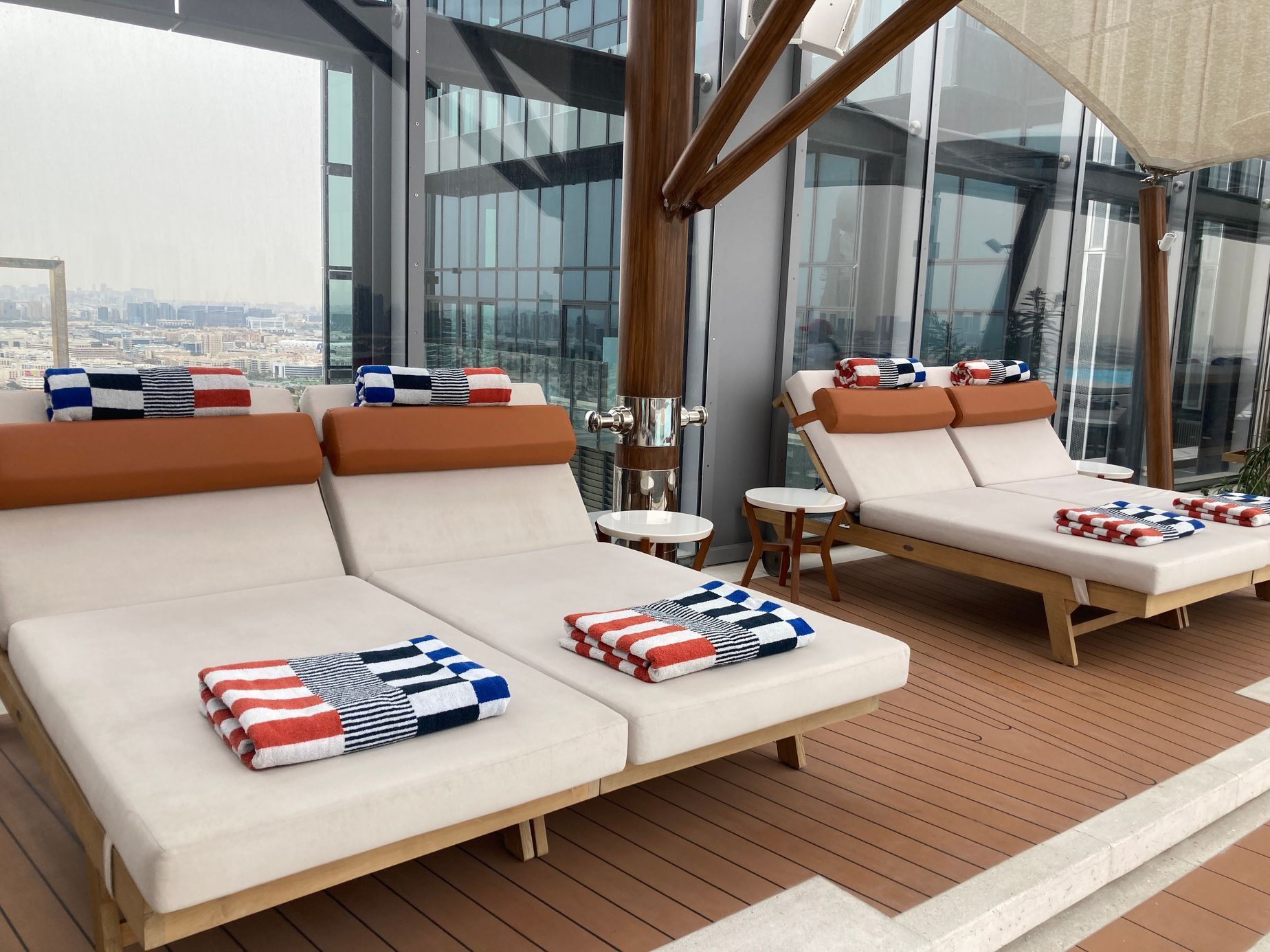 Bazén v mrakodrapech One Za’abeel