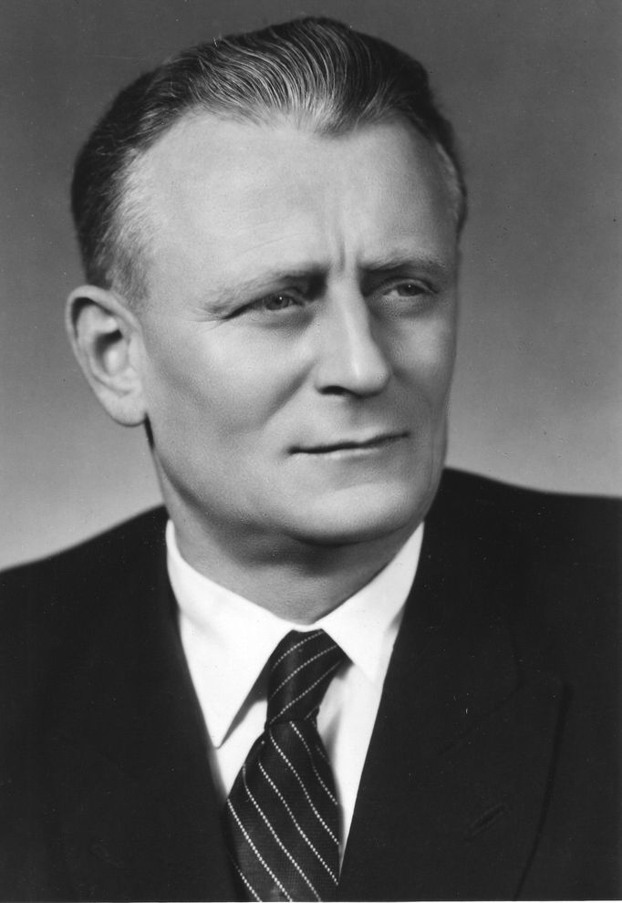 Antonín Novotný, první tajemník (1953–1968) a prezident republiky (1957–1968), stojící za represemi vůči „vlasatcům“.