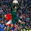 Fotbal, finále Evropské ligy, Chelsea - Benfica: Petr Čech -  Nicolas Gaitan