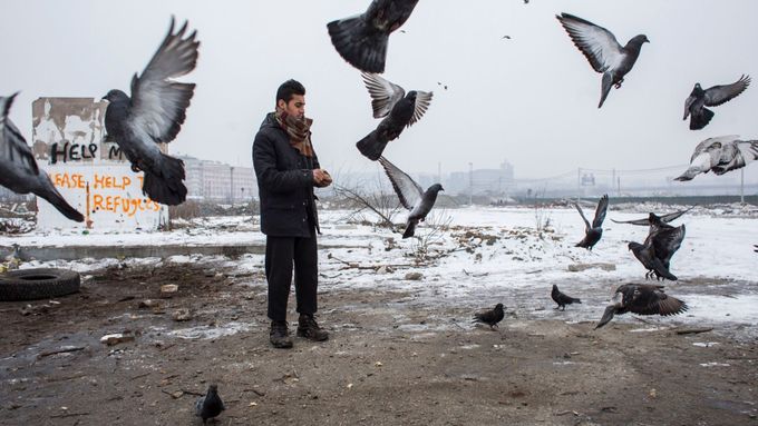 Snímek Milana Jaroše, fotografujícího pro časopisu Respekt. Tak žijí uprchlíci v centru Bělehradu.