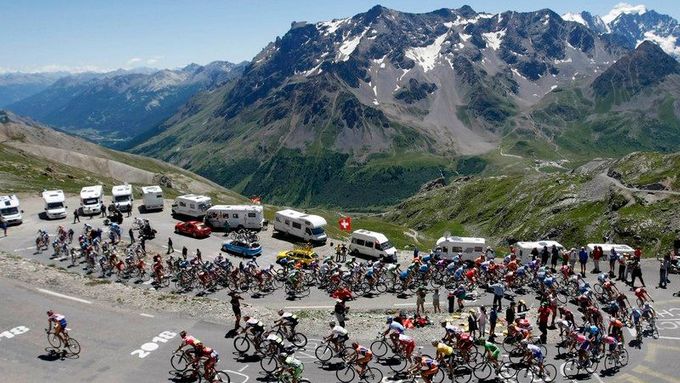 Na trati sedmnácté etapy čekaly cyklisty tři dlouhá stoupání. Nejvyšší přejížděný bod měl nadmořskou výšku 2640 m.n.m.