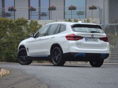 BMW iX3 je předvojem celé řady nových elektroBMW, doplní ho sedan i4 a větší SUV iX.