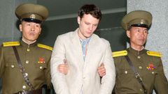 Otto Warmbier v severokorejském zajetí