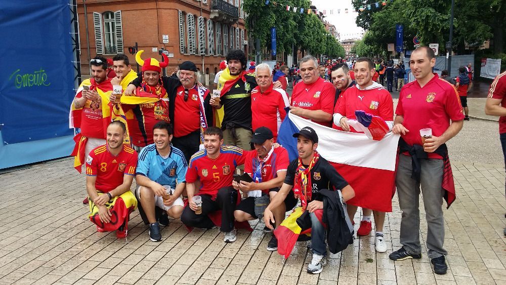 Fanoušci Češka a Španělska v Toulouse během Eura ve fotbale