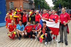 Proč se prát? My máme mozek. Čeští fanoušci rozjeli se Španěly přátelskou párty