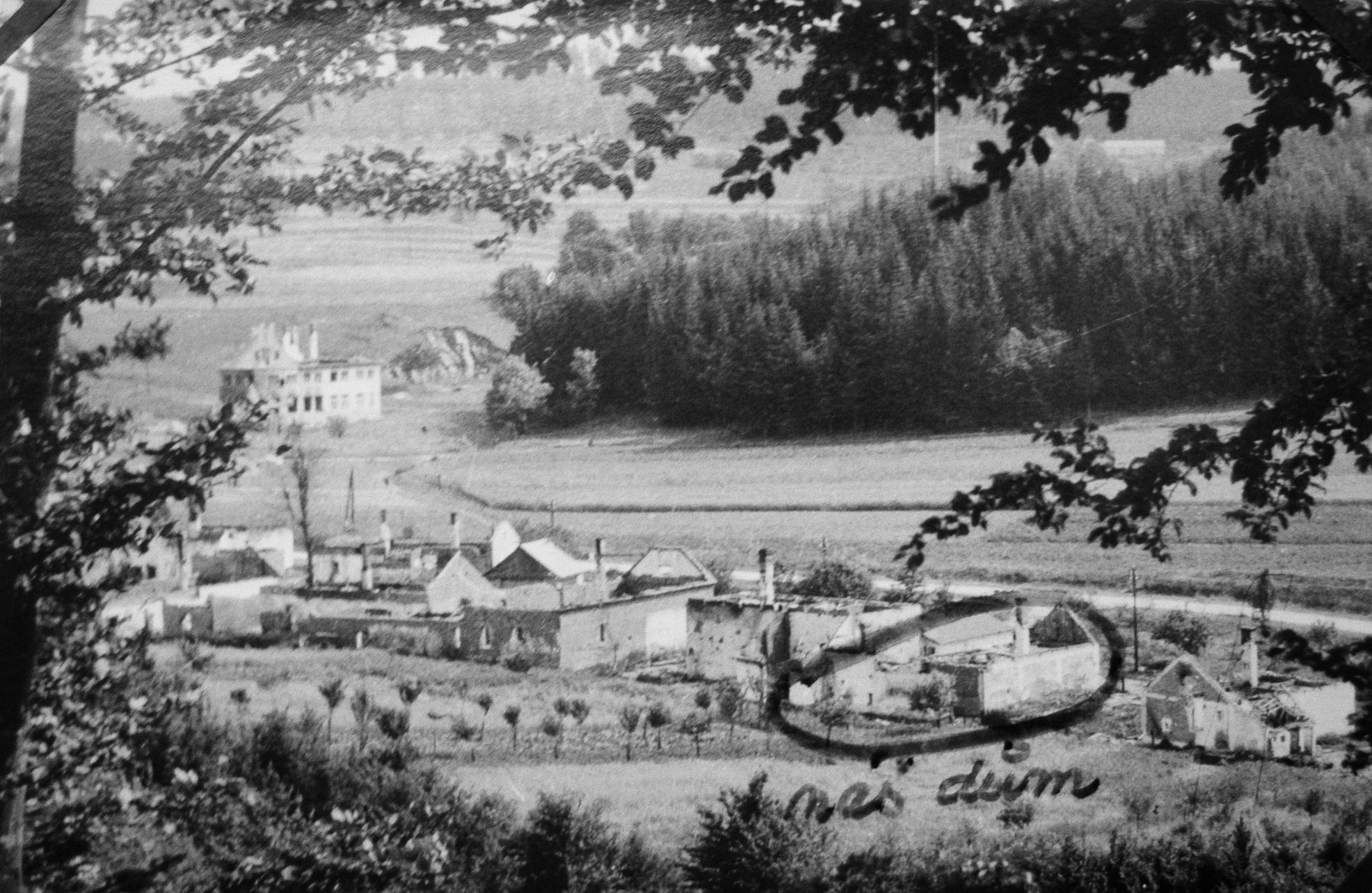 Jednorázové užití / Masakry a vypálené osady od nacistů v dubnu 1945