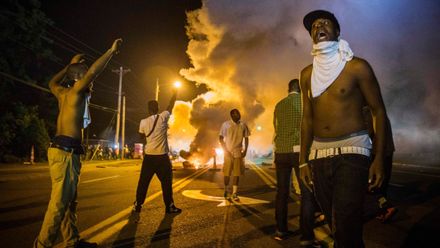 Analýza: Policie ve Fergusonu neví, jak uklidnit nepokoje