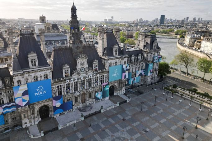 Paříž před olympiádou z dronu: pařížská radnice