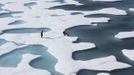 RNPS IMAGES OF THE YEAR 2012 - The crew of the U.S. Coast Guard Cutter Healy, in the midst of their ICESCAPE mission, retrieves supplies for some mid-mission fixes dropped by parachute from a C-130 in the Arctic Ocean in this July 12, 2011 NASA handout photo obtained by Reuters June 11, 2011. Scientists punched through the sea ice to find waters richer in phytoplankton than any other region on earth. Phytoplankton, the base component of the marine food chain, were thought to grow in the Arctic Ocean only after sea ice had retreated for the summer. Scientists now think that the thinning Arctic ice is allowing sunlight to reach the waters under the sea ice, catalyzing the plant blooms where they had never been observed. REUTERS/Kathryn Hansen/NASA (UNITED STATES - Tags: ENVIRONMENT SCIENCE TECHNOLOGY) THIS IMAGE HAS BEEN SUPPLIED BY A THIRD PARTY. IT IS DISTRIBUTED, EXACTLY AS RECEIVED BY REUTERS, AS A SERVICE TO CLIENTS. FOR EDITORIAL USE ONLY. NOT FOR SALE FOR MARKETING OR ADVERTISING CAMPAIGNS Published: Pro. 3, 2012, 1:38 dop.