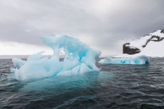 Antarktida není „dole“. Umělec David Böhm vydal knihu o ledovém kontinentu