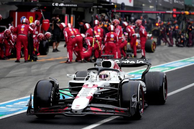 Max Verstappen, Red Bull v boxech ve VC Japonska F1 2025