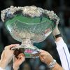 Čeští tenisté se radují z vítězství ve finále Davis Cupu 2012 proti Španělsku.