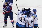 Marián Gáborík sleduje radost finských hokejistů