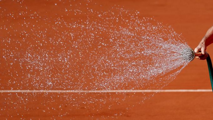 Tennis - French Open - Roland Garros, Paris, France - June 1, 2019. A crew member sprays the court. REUTERS/Vincent Kessler     TPX IMAGES OF THE DAY