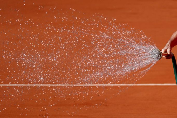 Tennis - French Open - Roland Garros, Paris, France - June 1, 2019. A crew member sprays the court. REUTERS/Vincent Kessler     TPX IMAGES OF THE DAY