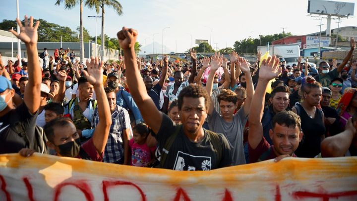 Mezi migranty v Mexiku: Zemí putuje další karavana, policejním blokádám navzdory; Zdroj foto: Reuters