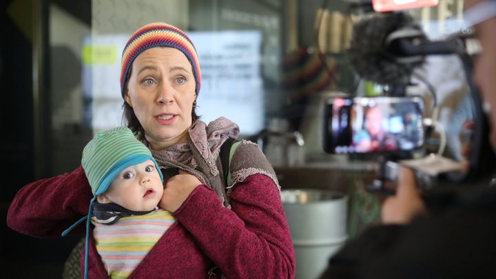 Happening splnil účel, tvrdí organizátorka akce v bance. Kojení se nedá vždy plánovat