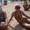 Foto: Japonky se v kuklách maskují před sluncem