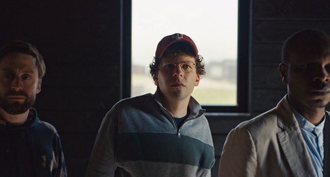 Jesse Eisenberg jako David.