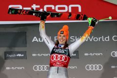 Vlhová má jistý malý glóbus za slalom, Shiffrinová překonala Stenmarka