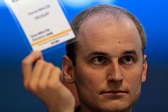 U lidovců přituhuje. Místopředseda útočí na Kalouska