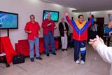 Venezuelský prezident Hugo Chávez fandí svému týmu.