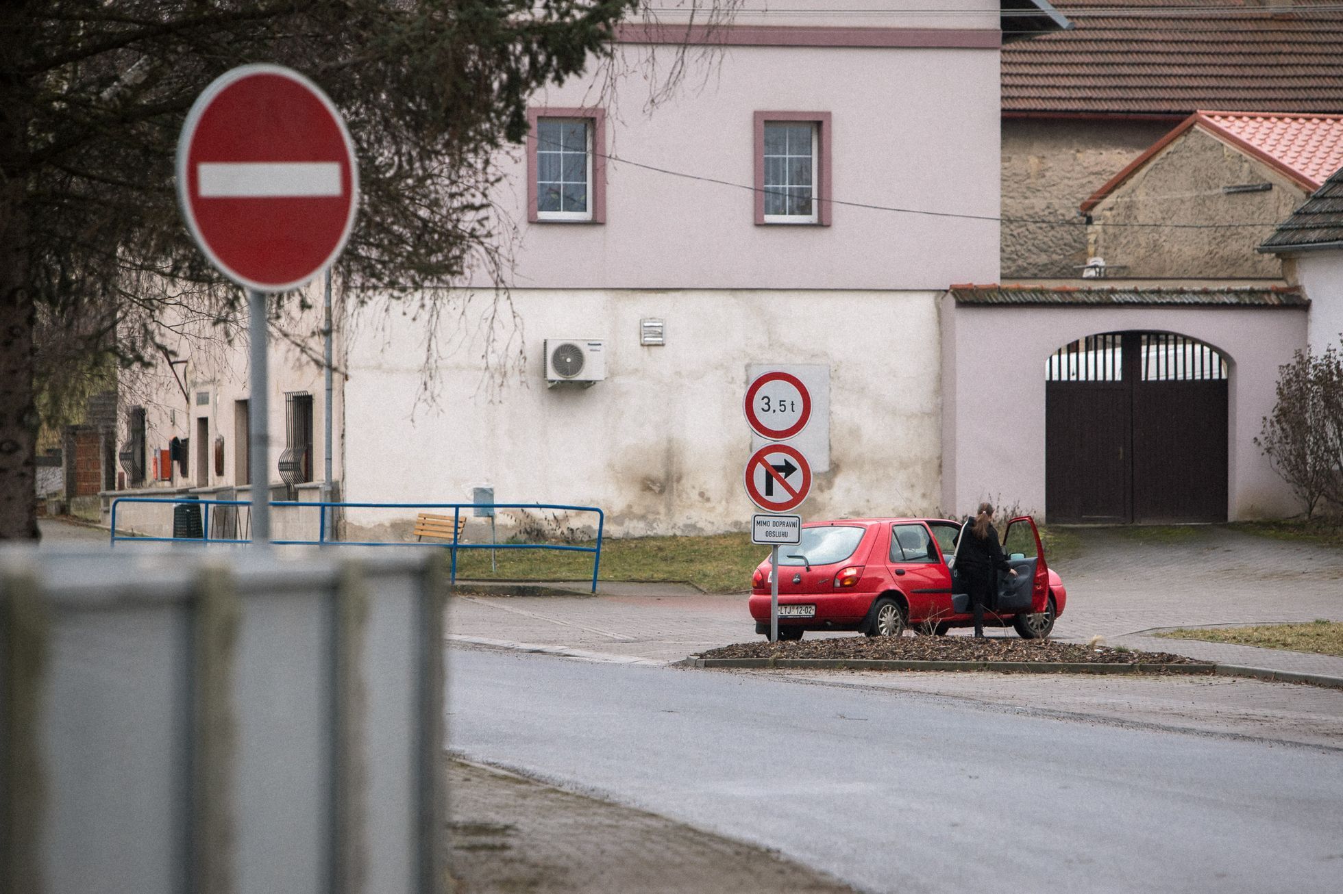 Obce u rodiště Petra Pavla, kde volili rozdílně - Kostomlaty pod Řípem a Ctiněves