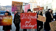 neuvedeno