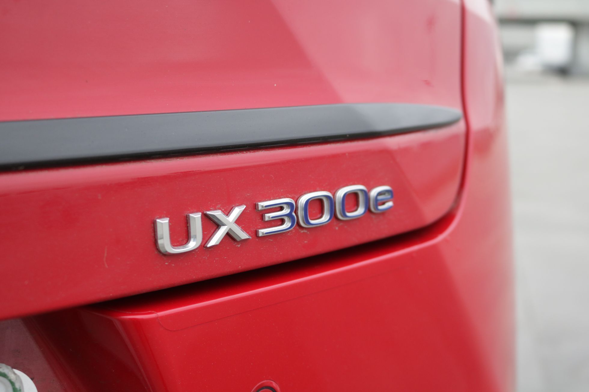Lexus UX300e elektromobil