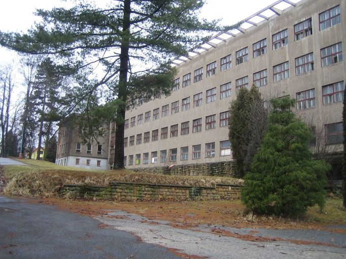 Bývalé plicní sanatorium sloužilo 20 let jako vojenská nemocnice Rudé armády.