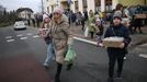 V Ostravě - Staré Bělé připravili místní lidé stovky potravinových balíčků a dárků uprchlíkům z Ukrajiny.