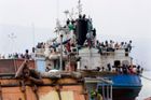 Šedesátiletý Jean Merlus: ,,Opouštějí Port-au-Prince a vydávají se do provincií, ale já jsem se narodil tady, takže zůstanu - nemám, kam bych šel."