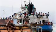 Šedesátiletý Jean Merlus: ,,Opouštějí Port-au-Prince a vydávají se do provincií, ale já jsem se narodil tady, takže zůstanu - nemám, kam bych šel."
