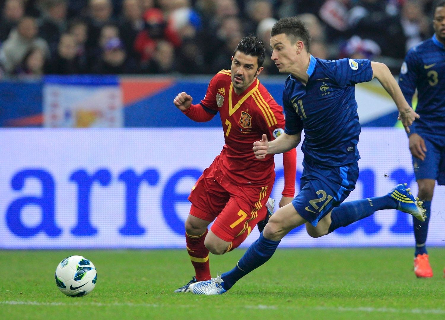 Fotbal, Francie - Španělsko: Laurent Koscielny (vpravo) - David Villa