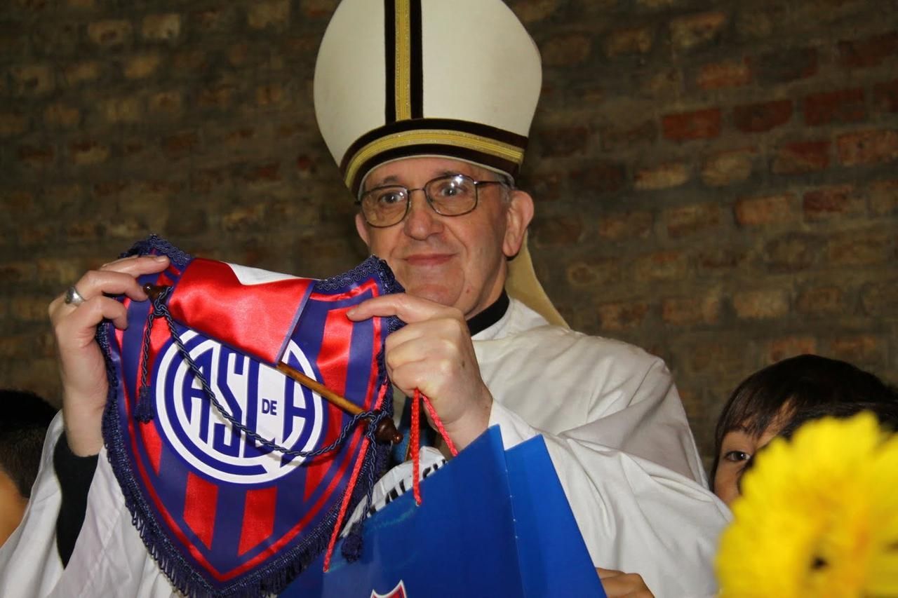 Nový papež František I. je fotbalový fanoušek.