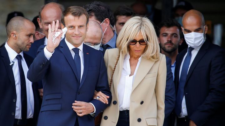 Macron změnil barvu vlajky, vrací se k verzi z období francouzské revoluce; Zdroj foto: Reuters