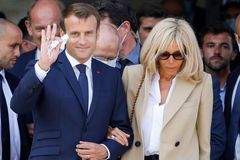 Macron změnil barvu vlajky, vrací se k verzi z období francouzské revoluce