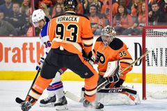 Voráček se dvěma body podílel na výhře Flyers. Neuvirth byl vyhlášen hvězdou zápasu