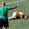 MS 2014, Brazílie-Chile: Neymar a rozhodčí Howard Webb