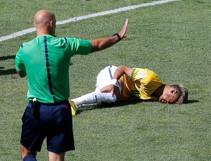 MS 2014, Brazílie-Chile: Neymar a rozhodčí Howard Webb