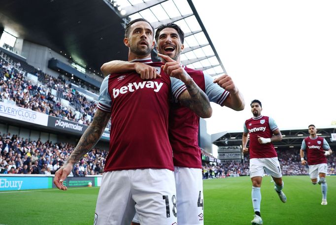 Soccer Football - Premier League - Fulham v West Ham United - Craven Cottage, London, Britain - September 14, 2024 West Ham United's Danny Ings celebrates scoring their f